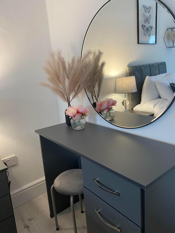 The Retreats 2 Kenfig Hill Pet Friendly 2 Bedroom Flat With King Size Bed Twin Beds And Sofa Bed Sleeps Up To 5 People Exterior foto